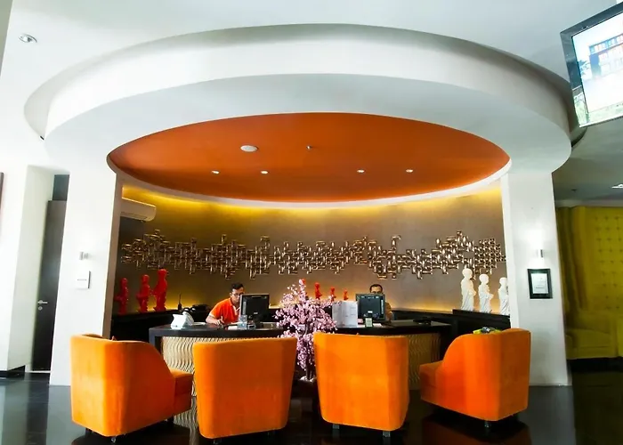 100 Sunset & Ballroom Отель 3*