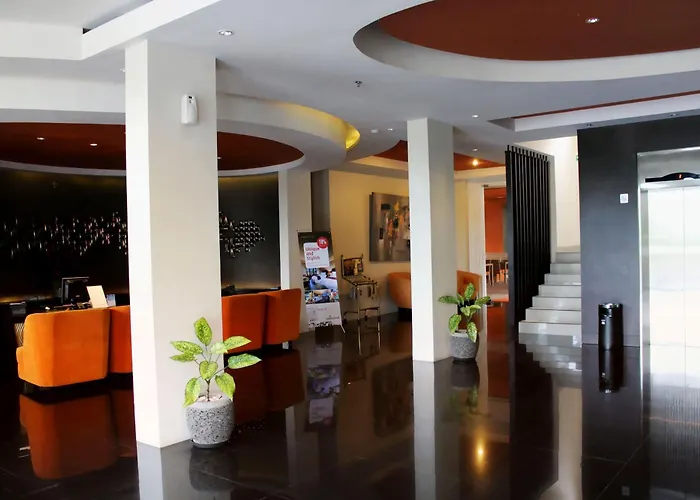 100 Sunset & Ballroom Отель 3*