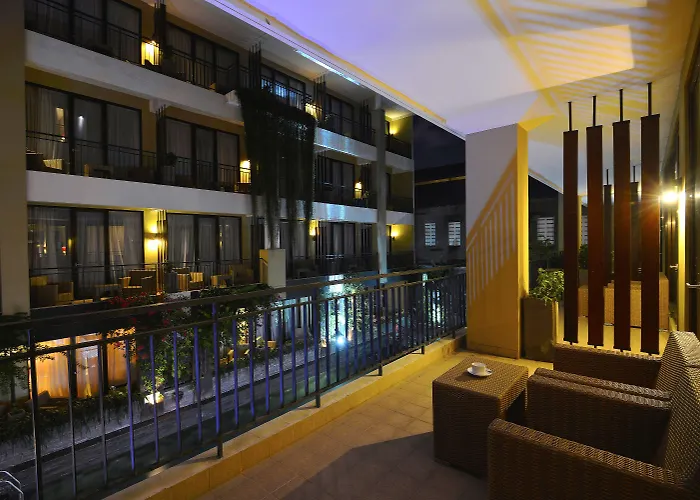 100 Sunset & Ballroom Кута