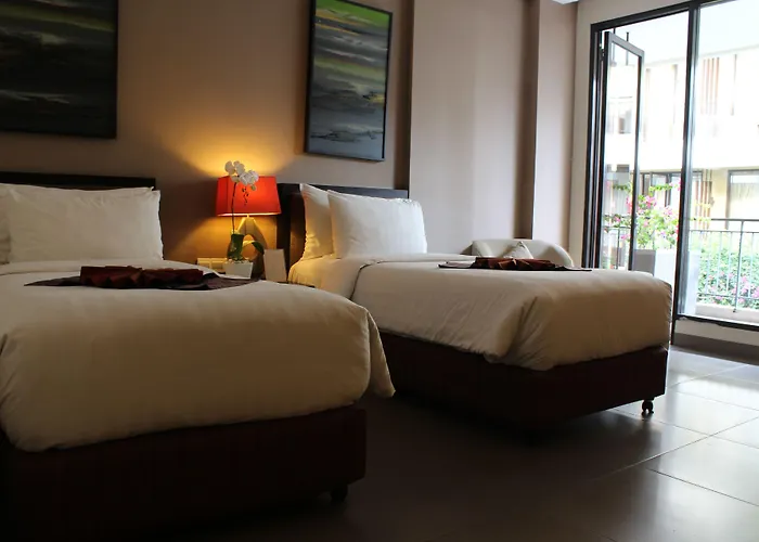 Hotel 100 Sunset & Ballroom Kuta Lombok