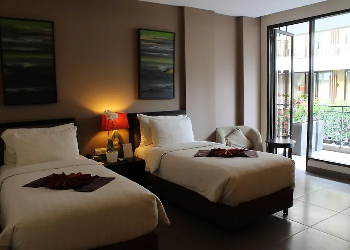 Отель 100 Sunset & Ballroom 3*