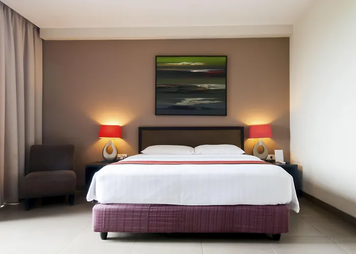 Hotel 100 Sunset & Ballroom 3*
