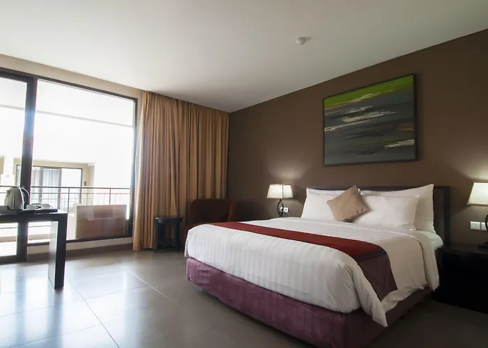 100 Sunset & Ballroom Отель 3*
