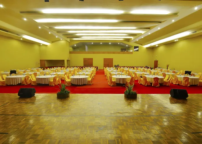 100 Sunset & Ballroom 3*