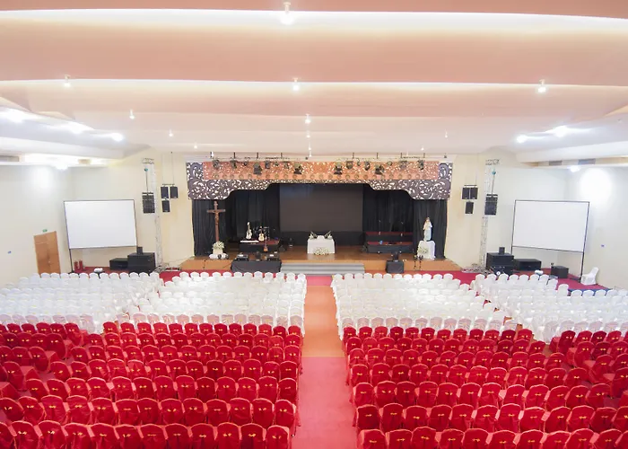 100 Sunset & Ballroom Отель