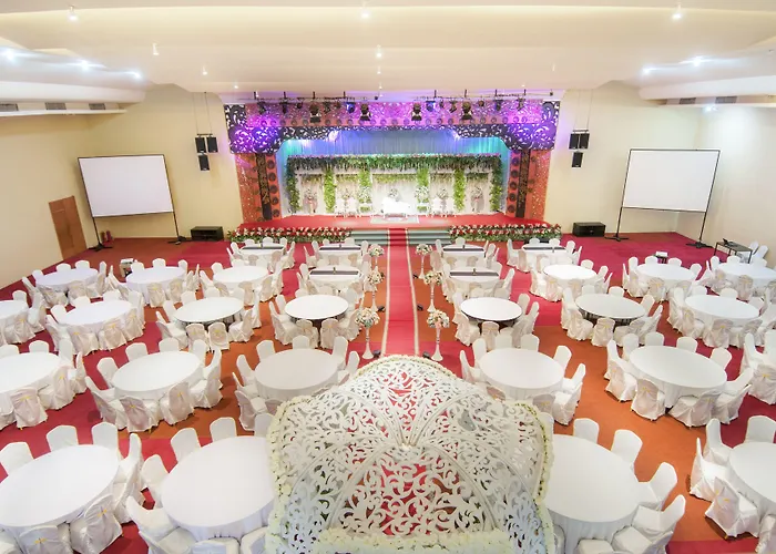 Отель 100 Sunset & Ballroom 3*