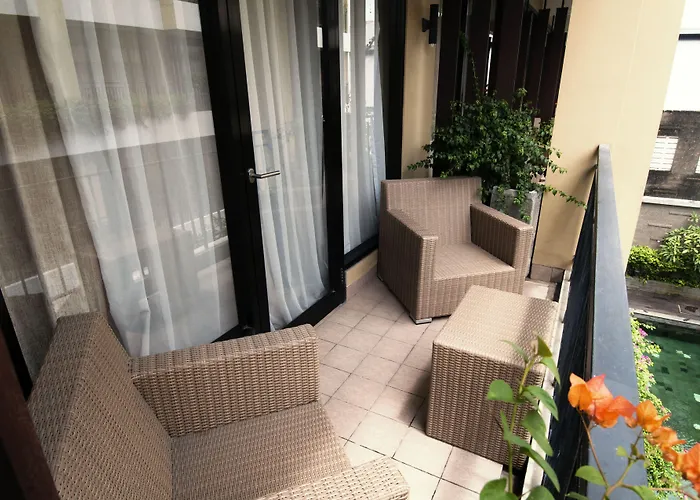 Отель 100 Sunset & Ballroom 3*