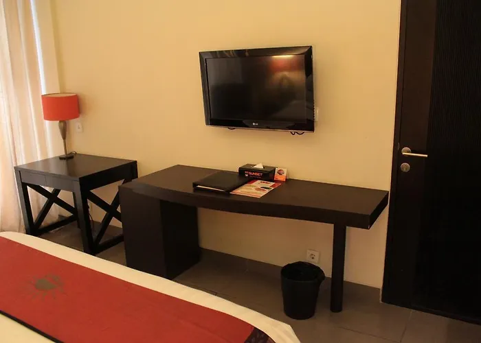 100 Sunset & Ballroom 3*