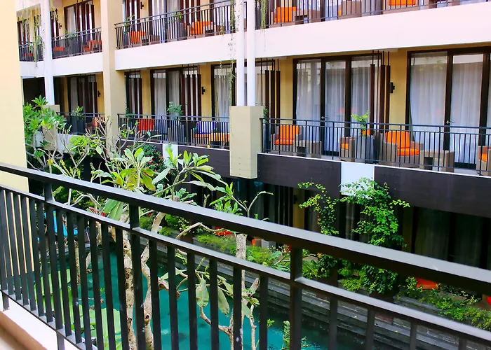 100 Sunset & Ballroom Hotel 3*