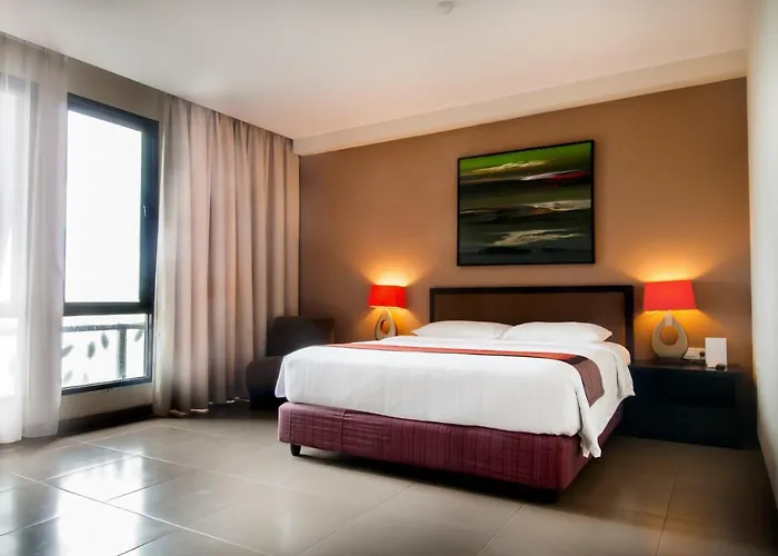 Hotel 100 Sunset & Ballroom 3*