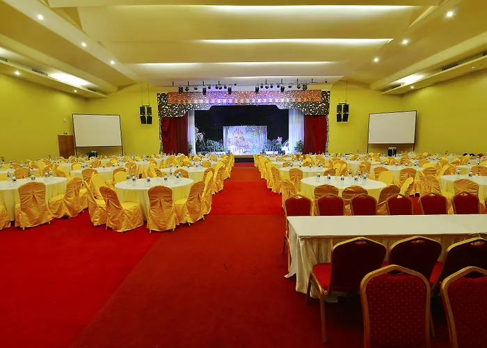 100 Sunset & Ballroom 3*